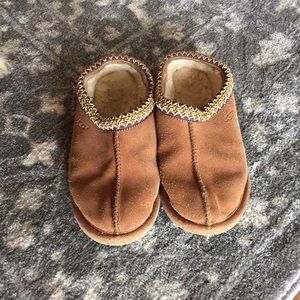 Women’s Uggs slippers